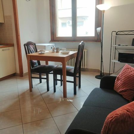 Apartment In Front Of The Train Station! Florence Ngoại thất bức ảnh