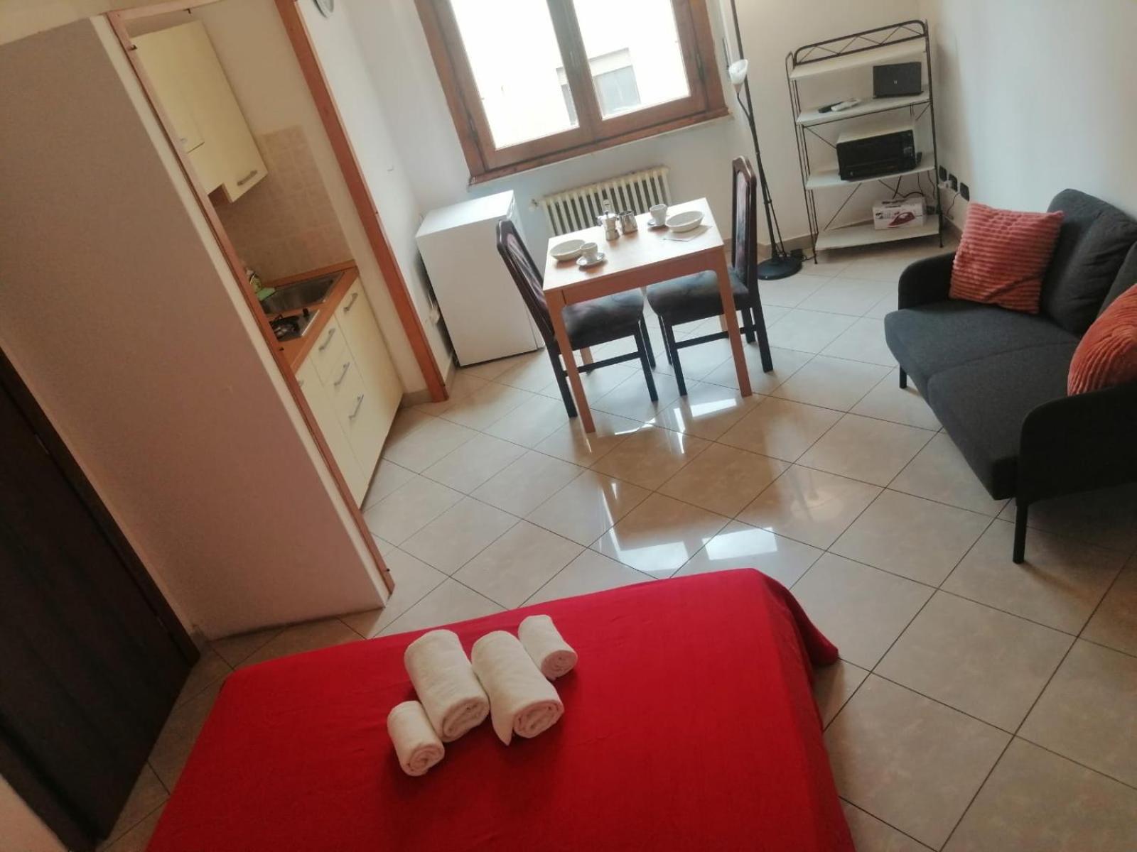 Apartment In Front Of The Train Station! Florence Ngoại thất bức ảnh