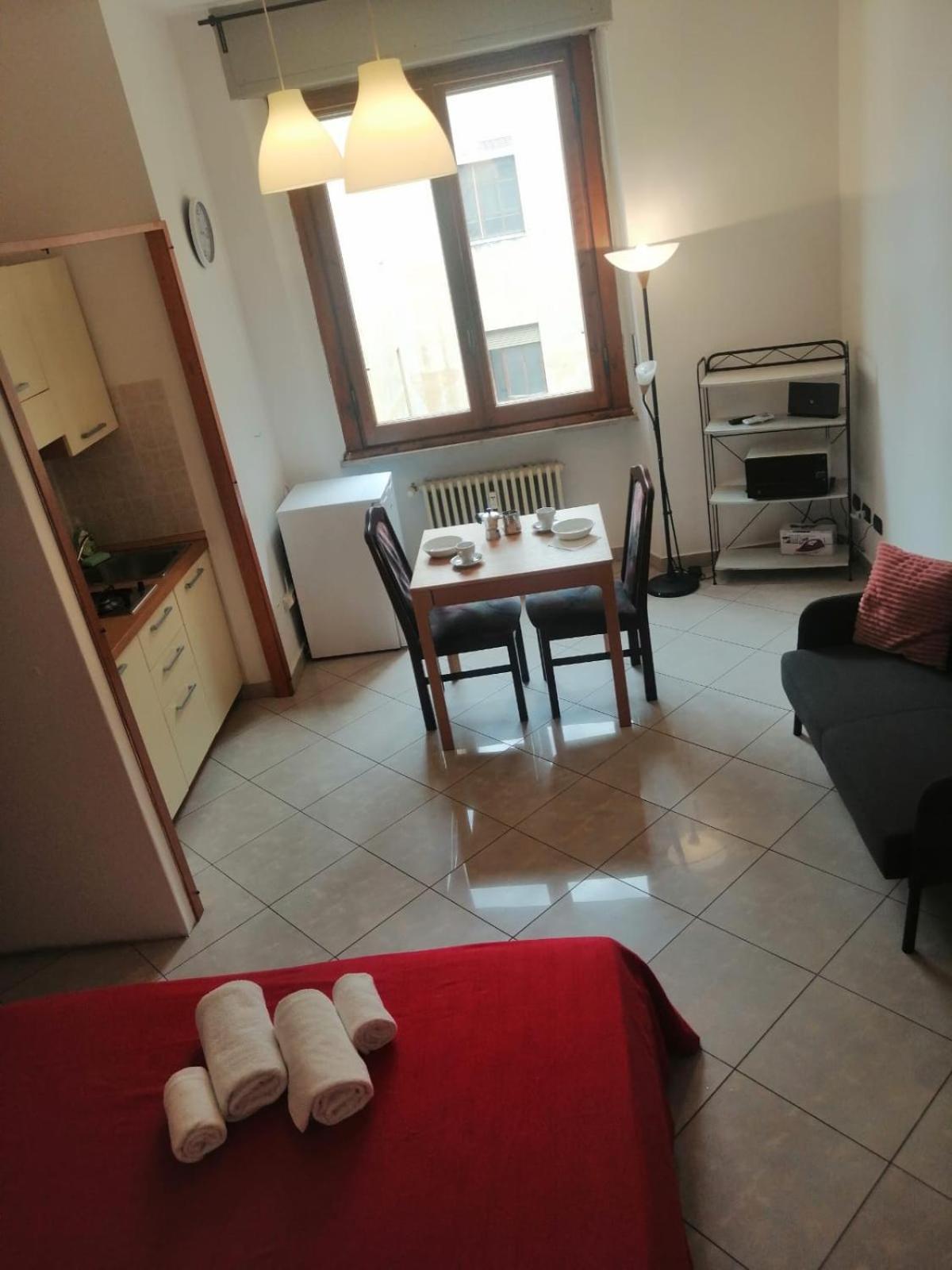 Apartment In Front Of The Train Station! Florence Ngoại thất bức ảnh